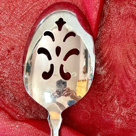 Distinction Deluxe Stainless by Oneida HH Valerie Pierced Serving Spoon - Picture 3 of 5